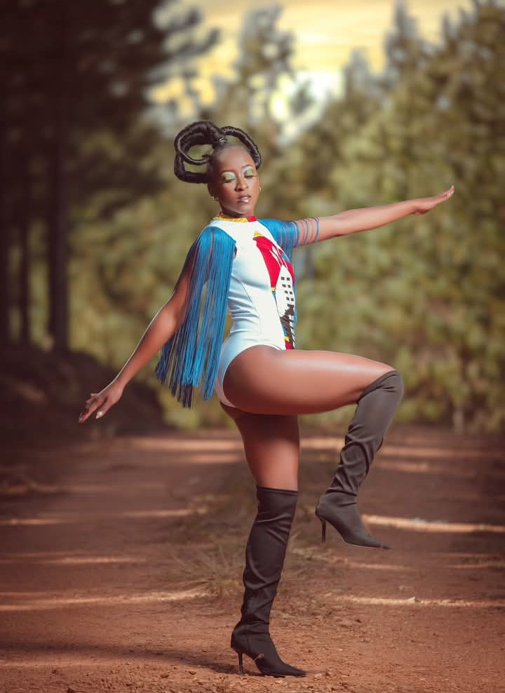 umhlangaswz's tweet photo. Stella Jacobs
Swazi Afro Pop artist and winner of the 2024 NACA award for Outstanding female artist 🤩🎶
#swatimusictotheworld #eswatini #voices #artiste #excell #tinitwitter https://t.co/GxHUCYKD7p