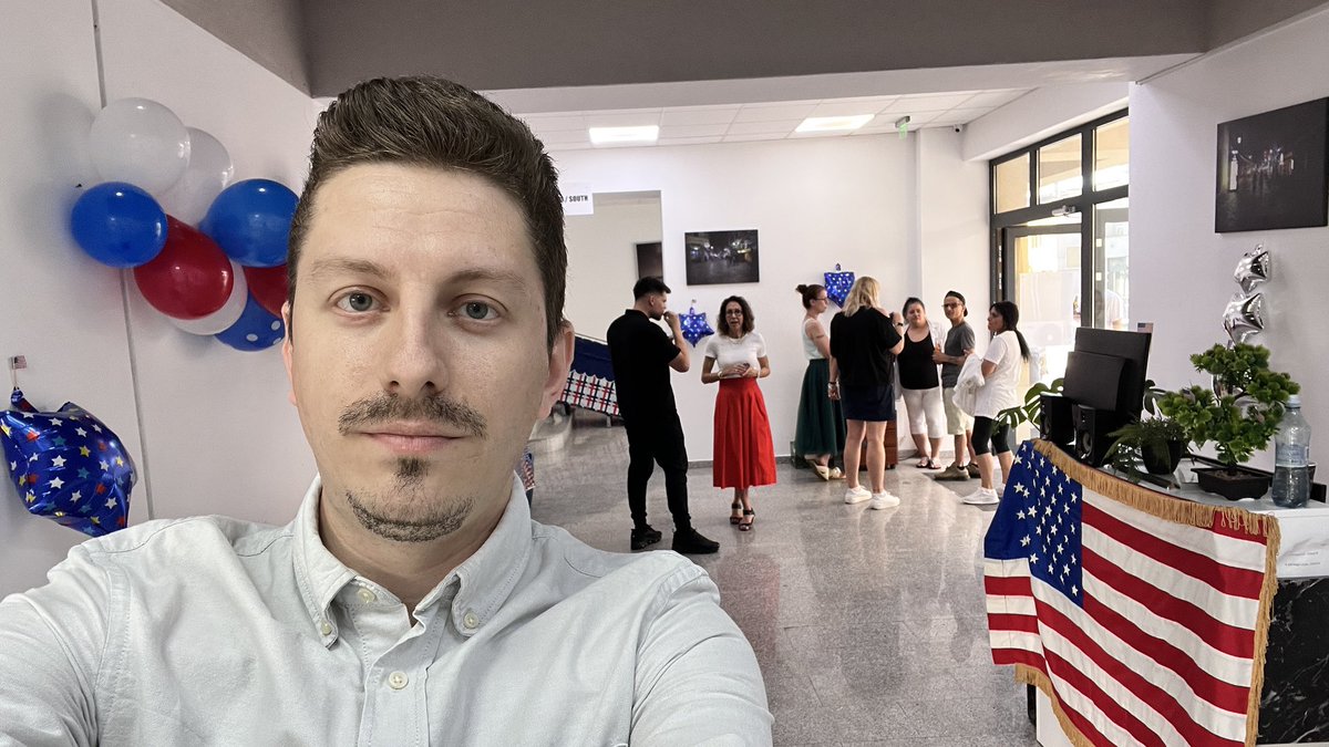 MoteaIon's tweet photo. 🇺🇸🇷🇴 Sărbătoare americană cu suflet românesc! 🇷🇴🇺🇸
Celebrăm 249 de ani de LIBERTATE și CURAJ. 
America nu e doar o țară e un simbol al credinței, familiei și dreptului de a-ți clădi destinul. 
Sub Donald J. Trump, poate redeveni puternică, liberă și prosperă.
#USA249 #MAGA #Trump https://t.co/NGO9oSmB9I