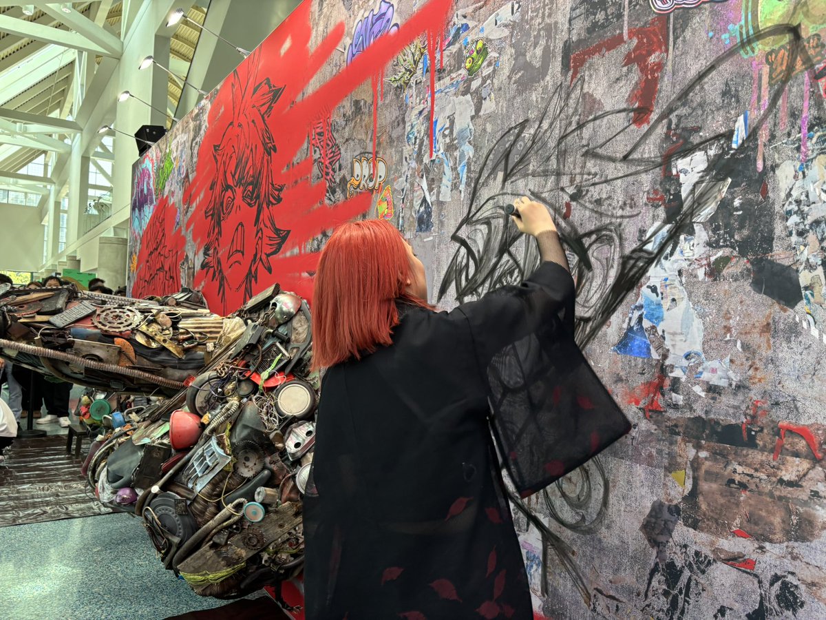 Gachiakuta_News's tweet image. The Gachiakuta live painting is taking place now in the South Lobby! 🎨🖊️🔥

#Gachiakuta
#AnimeExpo2025 #AX2025