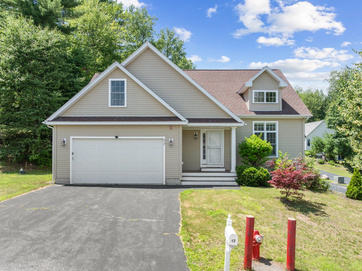 RocheRealty's tweet image. 🏡 NEW LISTING
43 Sterling Drive, Laconia, New Hampshire
💲$730,000 | 4 bed | 4 bath | 2,824 sq ft
Minutes from Weirs Beach! Granite kitchen, cathedral ceilings, fireplace, 1st-floor suite + bonus basement space.
📲 Link in bio for more info!
#LaconiaNH #NHRealEstate