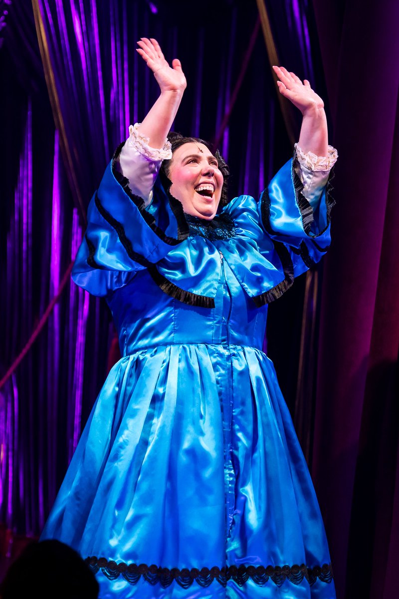 ohmaryplay's tweet image. We could see Hannah Solow as Mary Todd Lincoln! Shoutout to @hamstertalk for keeping the curls bratty as ever. Don’t miss the ICON’s short legs and long medleys September 9 & 10.