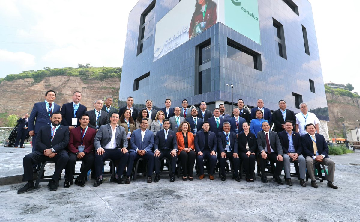 educacionqro's tweet image. ¡Orgullo queretano! Nuestro estado recibió a directores de todo México durante la Segunda Reunión Nacional del Sistema @CONALEPQRO 
Un encuentro que marcará un antes y un después: se firmó un convenio con la Asociación Mexicana de Distribuidores de Maquinaria Este encuentro…
