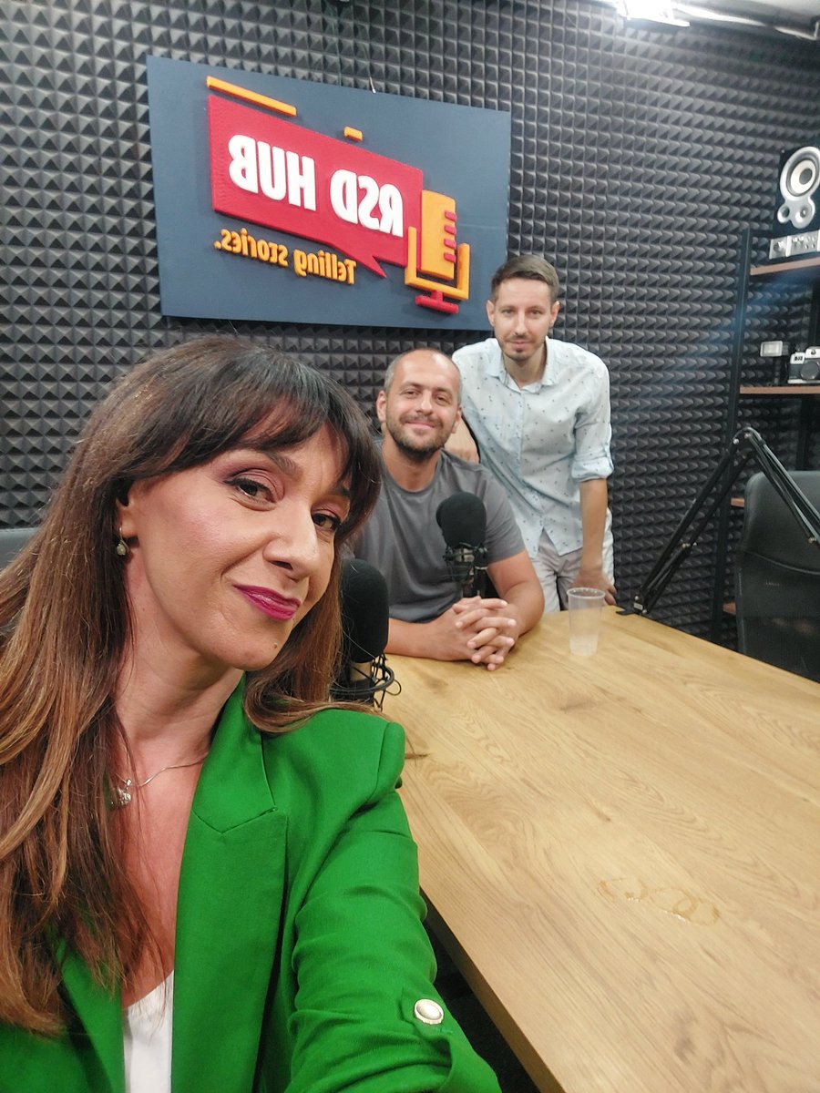 Људи моји драги, шта су ова двојица извукли из мене... 

Вољела бих да погледате/послушате/ишта. И да ми кажете има ли ико у нашим генерацијама да је остао нормалан. 

Зеру макар.

<a href="/ExplainedRS/">RS Explained</a> <a href="/msikuljak/">Марко Шикуљак </a> <a href="/zsvitlica/">Жељко Свитлица</a>