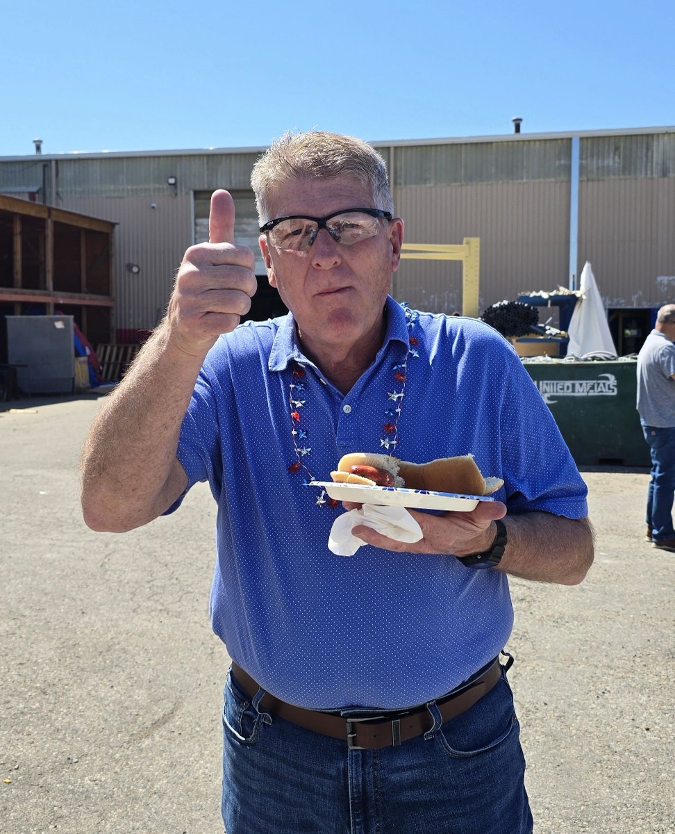 GuerdonModular's tweet image. Happy 4th of July! We fired up the grill for our annual BBQ lunch—250 team members strong. After long hours, extra shifts, and even Saturdays on a tough project, this break is well earned.
Stay safe and enjoy the holiday!
#4thOfJuly #TeamAppreciation #BuiltByGuerdon