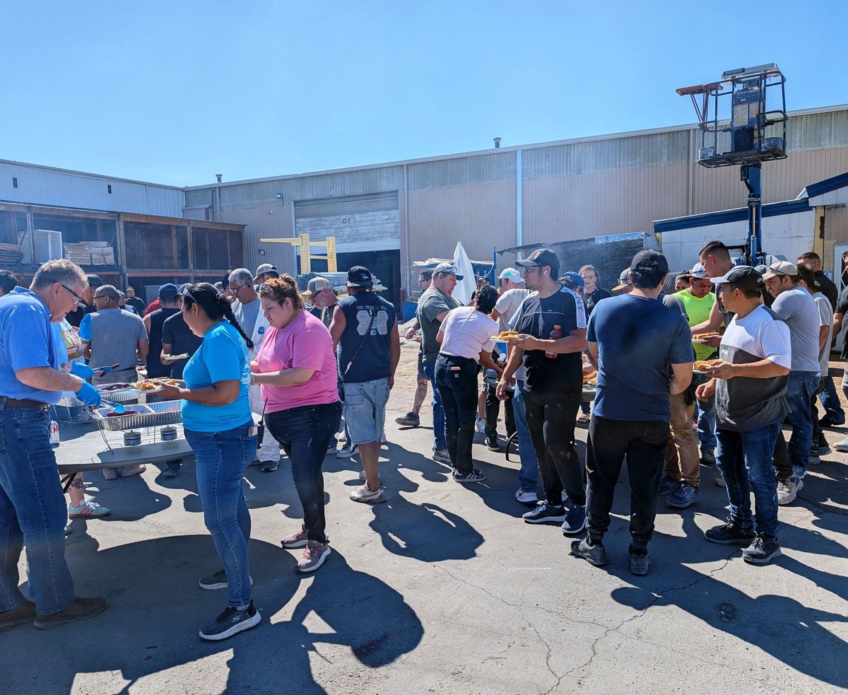 GuerdonModular's tweet image. Happy 4th of July! We fired up the grill for our annual BBQ lunch—250 team members strong. After long hours, extra shifts, and even Saturdays on a tough project, this break is well earned.
Stay safe and enjoy the holiday!
#4thOfJuly #TeamAppreciation #BuiltByGuerdon