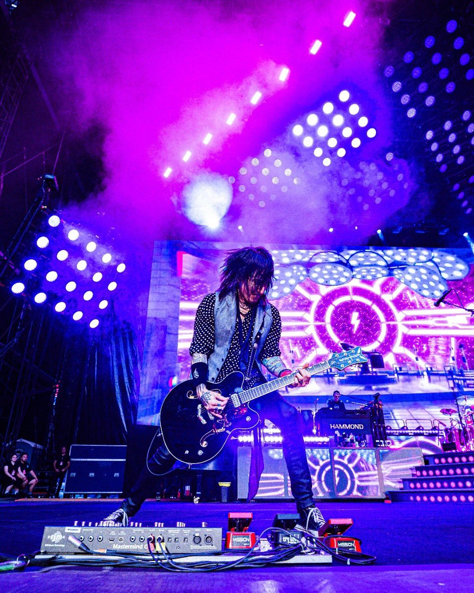 gunsnroses's tweet image. It was loud, Munich! You brought the energy to the first-ever concert at Allianz Arena.