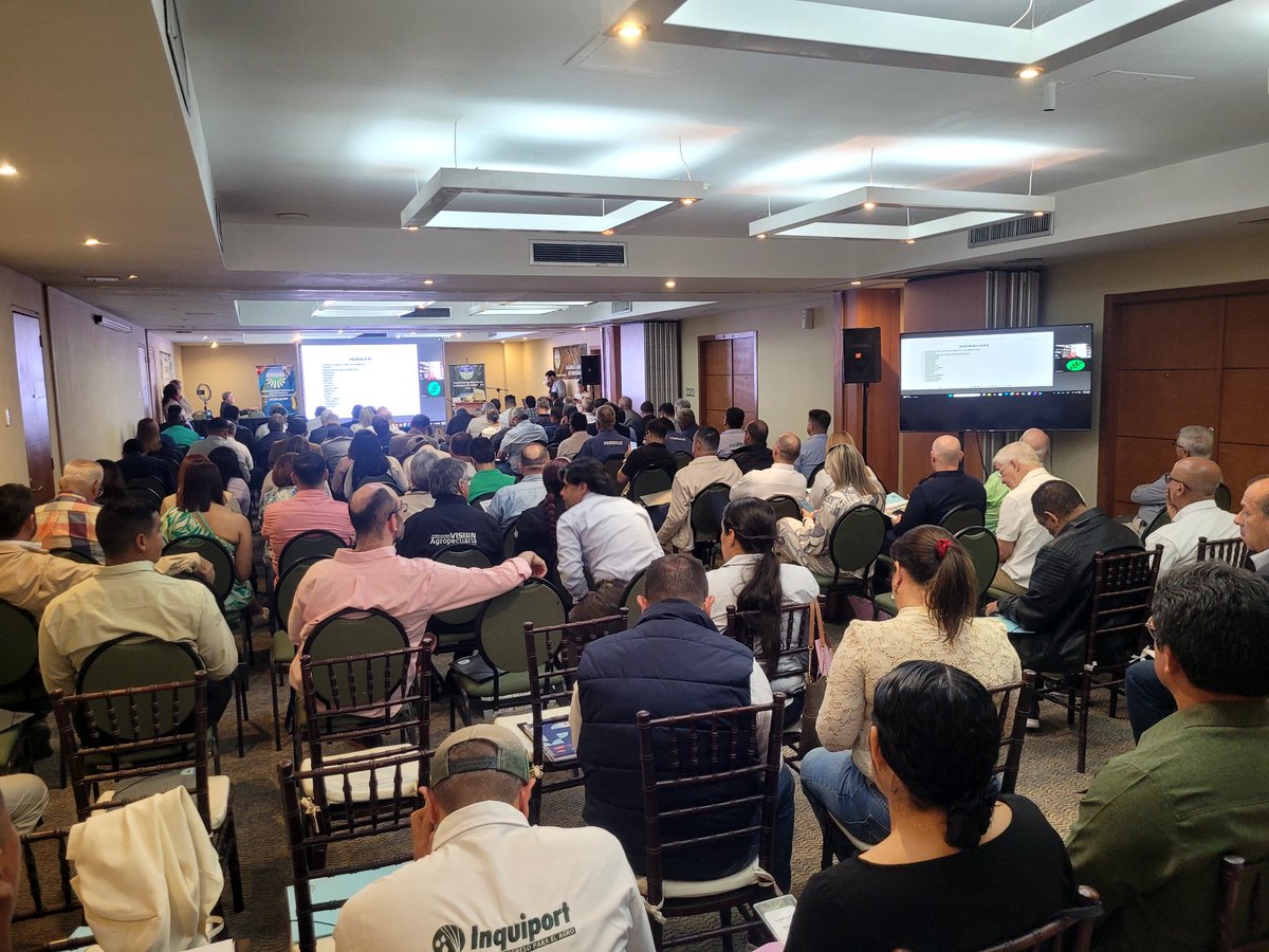 Vivimos una jornada histórica llena de conocimiento, innovación y unión para fortalecer el campo venezolano. Somos Fedeagro
¡Sembrando Futuro!
#AsambleaFedeagro2025  #JornadaExitosa #VivaElCampoVenezolano