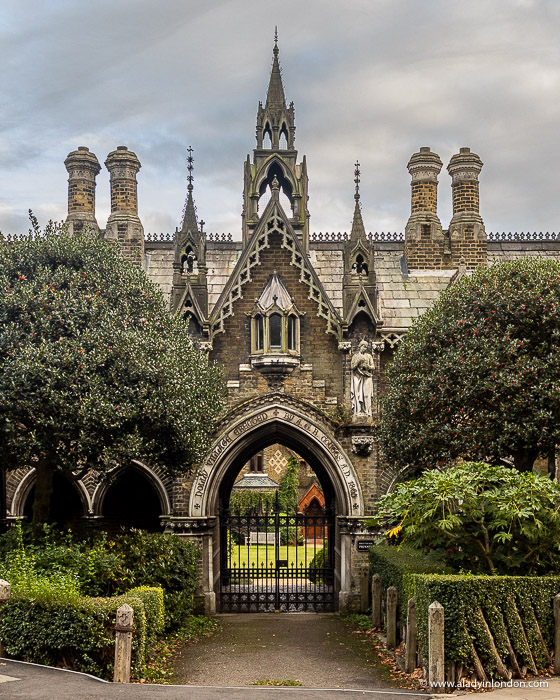 Here are 17 pretty London neighborhoods you have to see: urls.grow.me/WPe9g88bL 😍