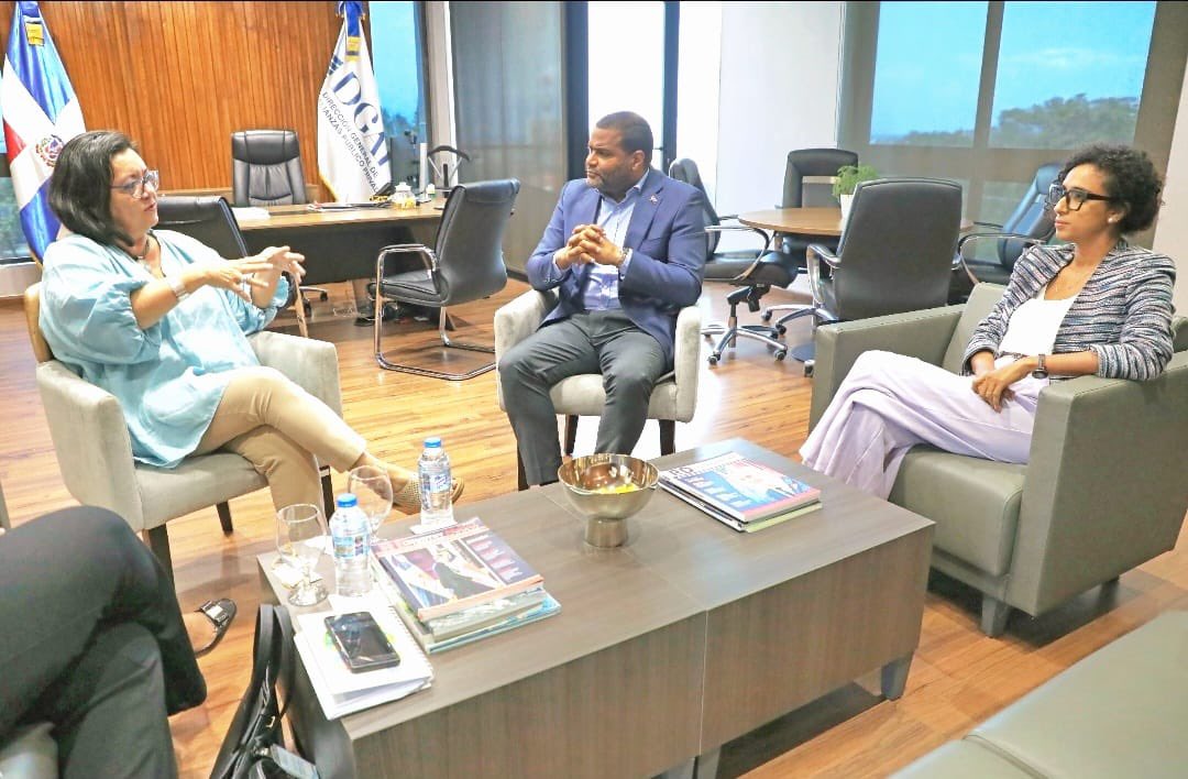 Dirección General de Alianzas Público Privadas (@dgapprd) on Twitter photo Nuestro director ejecutivo <a href="/AndresLugoRisk/">Andrés Lugo Risk</a> recibió, junto a la subdirectora Izalia López, la visita de Julia Sánchez, coordinadora residente del Sistema de la ONU en #RD, y de Mildred Samboy. Dialogaron sobre cooperación para promover #APP sostenibles, transparentes y eficientes. Nuestro director ejecutivo <a href="/AndresLugoRisk/">Andrés Lugo Risk</a> recibió, junto a la subdirectora Izalia López, la visita de Julia Sánchez, coordinadora residente del Sistema de la ONU en #RD, y de Mildred Samboy. Dialogaron sobre cooperación para promover #APP sostenibles, transparentes y eficientes.
