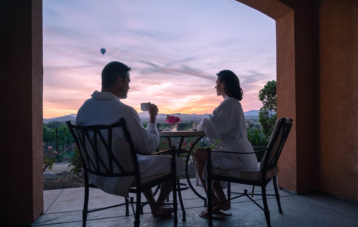 The Vineyard Grill offers both poolside cuisine as well as services our In-Room Dining to our resort Bungalows. Wherever you wish to be, there will be delectables at the ready:
carterestatewinery.com/dining/the-vin…

#VineyardGrill #CarterEstateWinery #TemeculaDining