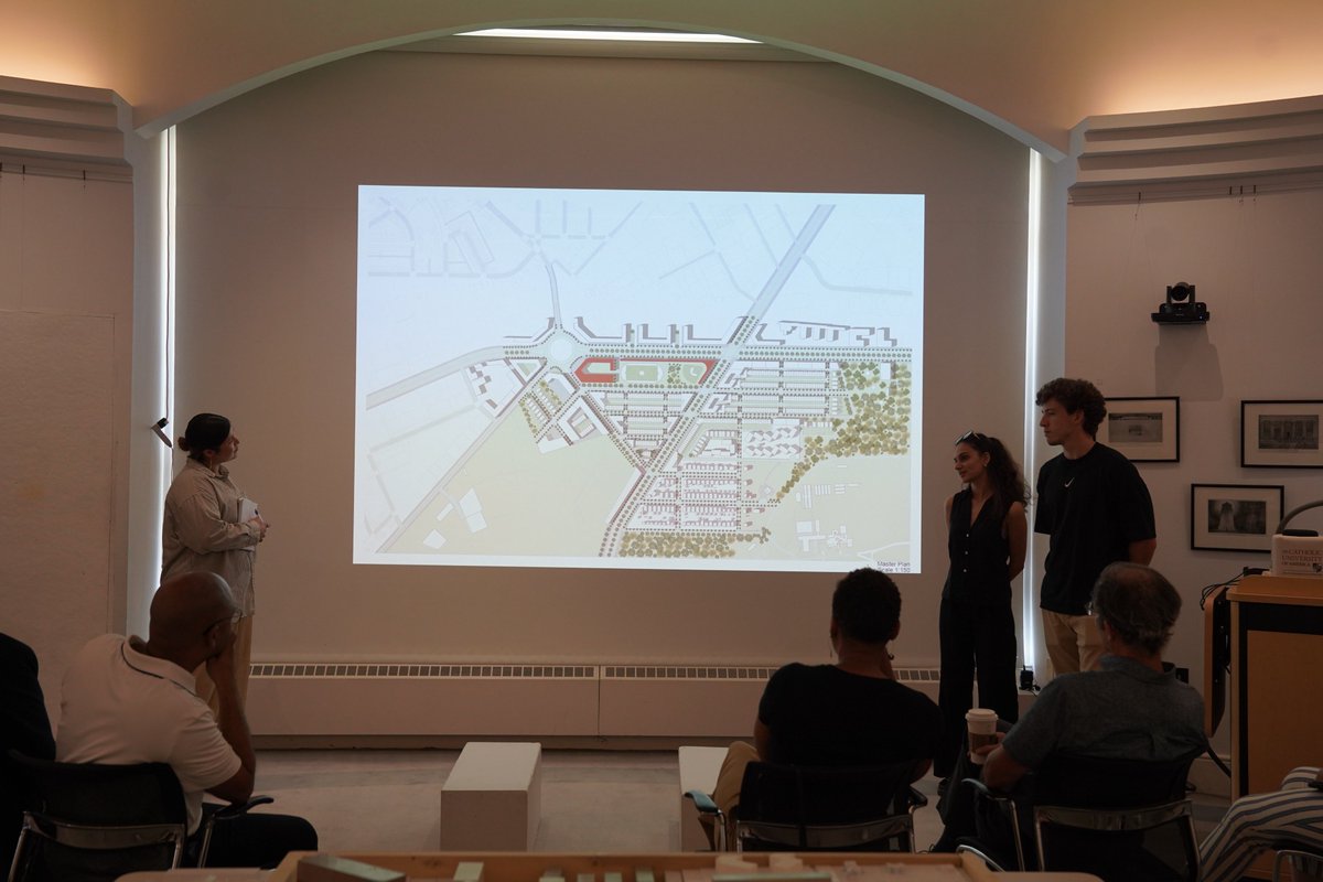 Last week, we wrapped up our first Summer session with some presentations in Locraft!

Monday started a new summer semester of classes - comment down below your favorite summer course!