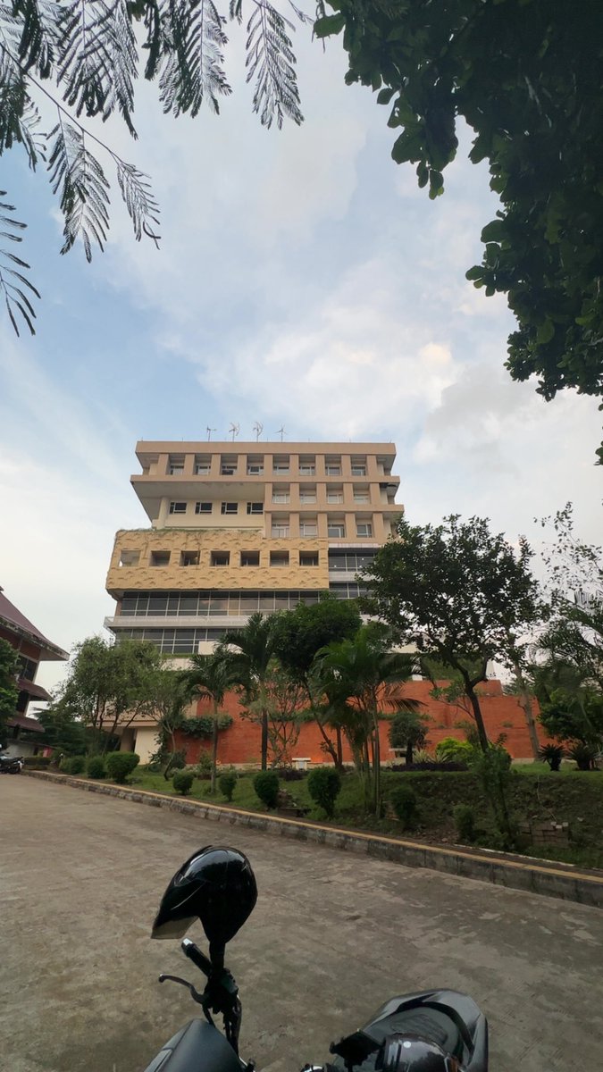 anomaliui's tweet image. Sebagai org JeKarDah yg menginginkan UI selama SMA
is it weird that I’d never even stepped foot there until I got accepted? 😌 UI just had too much aura. It didn’t feel right to go before I was truly part of it.