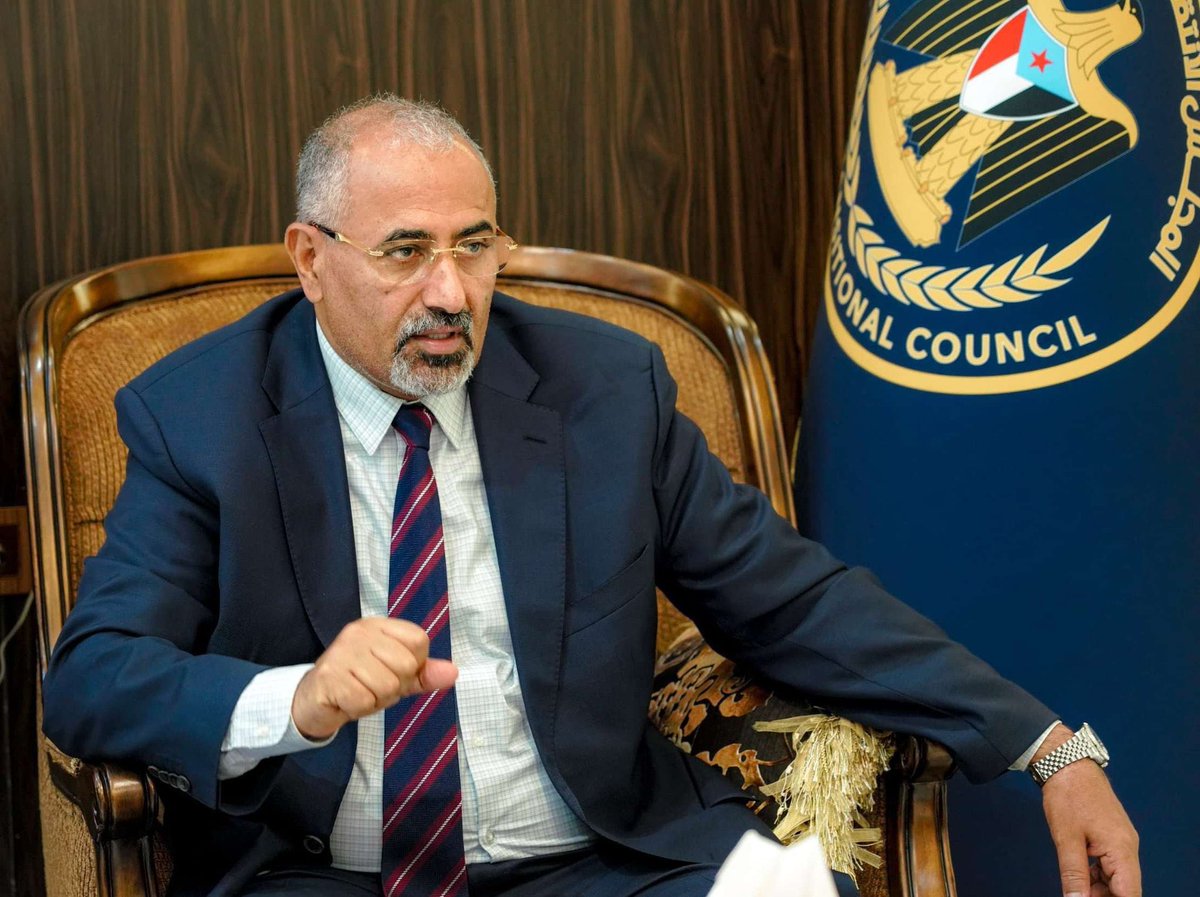 - نحنُ معك .. فوضناك ..
- أخاً .. وقائداً .. ورئيساً ..

- دمت بخير أخي الرئيس، وحفظك الله وسدد خطاك ووفقك ومن معك في خوض المعترك السياسي.
.