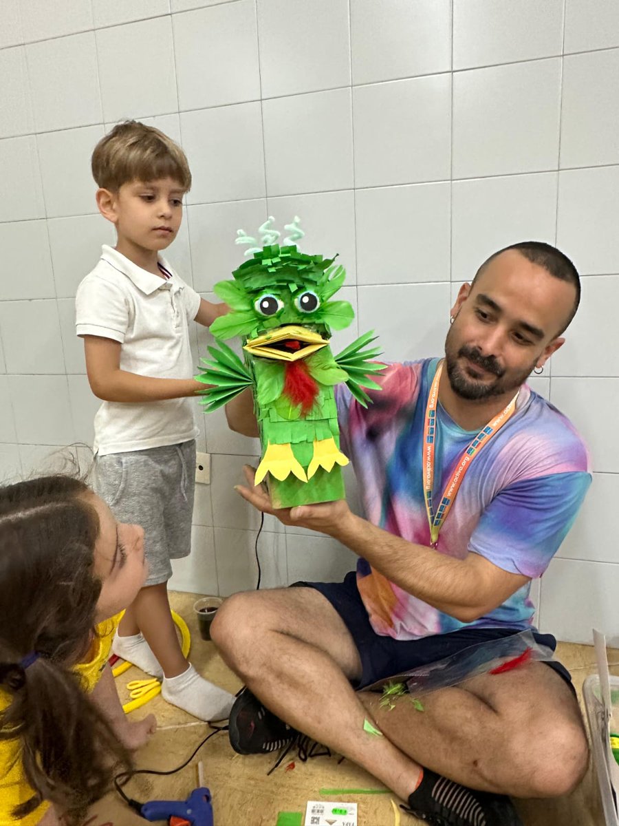 Comenzamos a disfrutar de las vacaciones con el campamento de ACTIVA: juegos, salidas, manualidades, teatro..., en unas jornadas llenas de diversión.
#ViveMaristas <a href="/ActivaRedes/">ACTIVA</a>