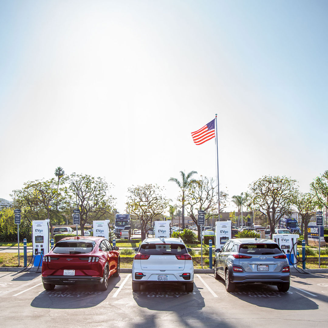 evgonetwork's tweet image. Hitting the road for the holiday this weekend? Make sure you have the EVgo app downloaded before you go! Check real-time charger availability, view Time of Use pricing, and find high-power chargers along your route. Wishing you a safe and happy 4th of July from all of us at EVgo.…