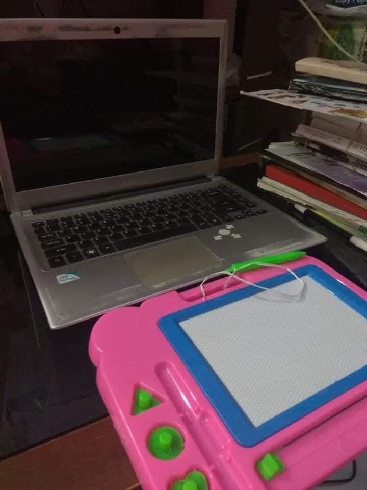 howa! the new laptop has arrived, I can continue with the commissions!!