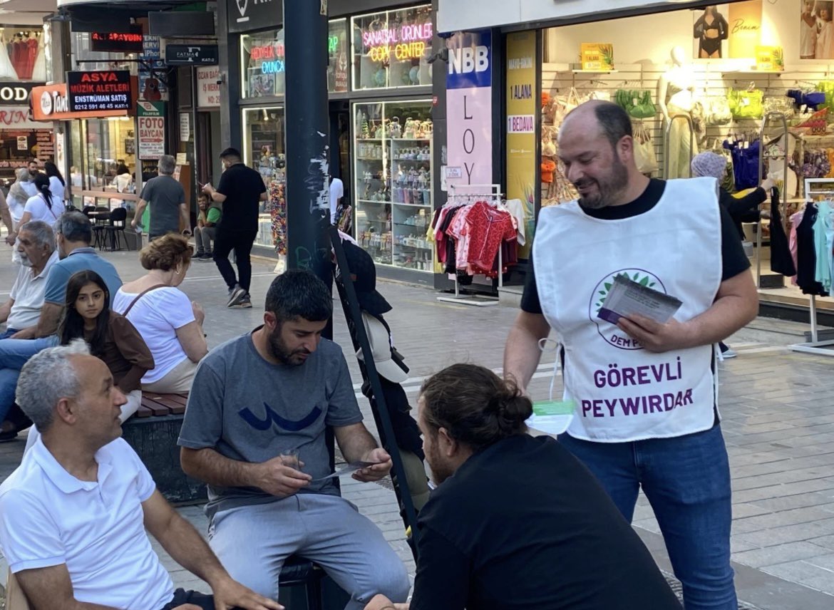 DEMistanbulemek's tweet image. Asgari ücrete zam ve emeklilere insanca yaşanabilir ücret sloganıyla Kadıköy, Bakırköy ve Avcılar İlçesi’nde yapılan çalışmalarımız devam ediyor.