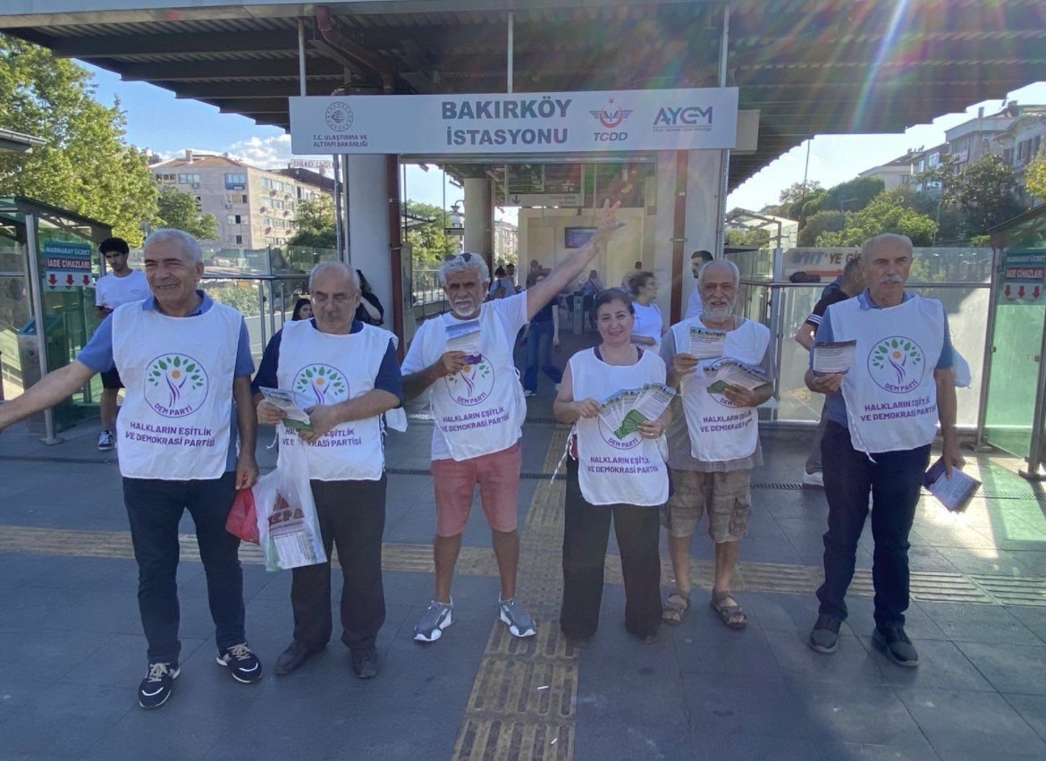 DEMistanbulemek's tweet image. Asgari ücrete zam ve emeklilere insanca yaşanabilir ücret sloganıyla Kadıköy, Bakırköy ve Avcılar İlçesi’nde yapılan çalışmalarımız devam ediyor.
