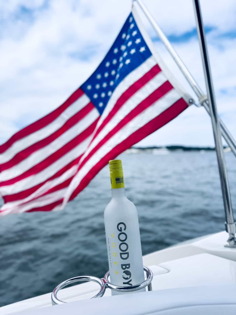 GoodBoy_Vodka's tweet image. Us all day tomorrow 🇺🇸
Celebrate the Fourth with Good Boy Vodka—proudly American-made. Find us near you on the Buy Now page at goodboyvodka.com. Cheers!
#GoodBoyVodka #AmericanMade #IndependenceDay #EveryPourHelpsAPup #FourthofJuly