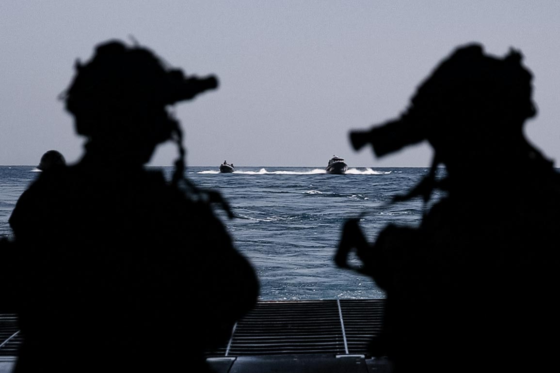 22nd_MEU's tweet image. Maritime Interdiction
@USMC #MSPF, #22ndMEUSOC, conduct maritime interception operations during #C2X. C2X refines tactics, techniques, and procedures to execute warfighting functions that enhance operational readiness and lethality as a unified team.
📸 Sgt. Tanner Bernat