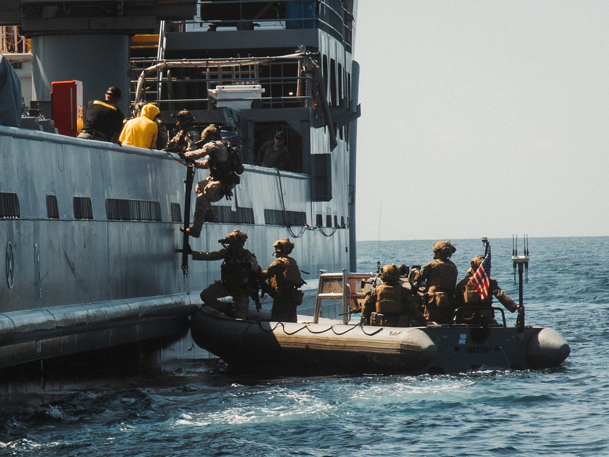 22nd_MEU's tweet image. Maritime Interdiction
@USMC #MSPF, #22ndMEUSOC, conduct maritime interception operations during #C2X. C2X refines tactics, techniques, and procedures to execute warfighting functions that enhance operational readiness and lethality as a unified team.
📸 Sgt. Tanner Bernat