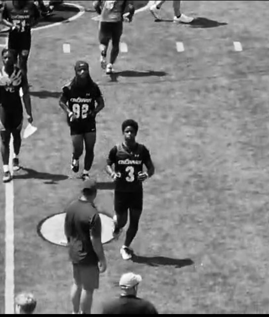 Chimdi Eze (@chimdieeze) on Twitter photo Got top performer at <a href="/GoBearcatsFB/">Cincinnati Football</a> Preciate the love <a href="/sixstarfootball/">Six Star Football | PLUS+</a> #GoBearcats #Reign #AGTG <a href="/CortBraswell/">Coach Cort Braswell</a> <a href="/TysonVeidt/">Tyson Veidt</a> <a href="/CoachOmli/">Tate Omli</a> <a href="/CoachSDugan/">Sean Dugan</a>
40: 4.59
Shuttle: 4.55
(Didn’t get marked for broad) Got top performer at <a href="/GoBearcatsFB/">Cincinnati Football</a> Preciate the love <a href="/sixstarfootball/">Six Star Football | PLUS+</a> #GoBearcats #Reign #AGTG <a href="/CortBraswell/">Coach Cort Braswell</a> <a href="/TysonVeidt/">Tyson Veidt</a> <a href="/CoachOmli/">Tate Omli</a> <a href="/CoachSDugan/">Sean Dugan</a>
40: 4.59
Shuttle: 4.55
(Didn’t get marked for broad)