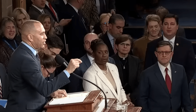 Democrats Are Scheming To Market Themselves As Moderates To Regain Power — Here’s How We Can Stop It
dailytorch.com/2025/07/democr…
The modern right under President Donald Trump has adopted a renewed focus on national wellbeing — a focus on immigration reform, secure borders,