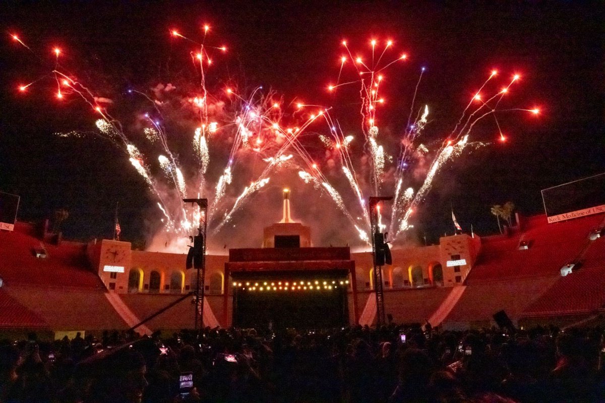 USCViterbi's tweet image. Tomorrow is the Fourth of July and we celebrate with fireworks. But imagine if you couldn’t see them, and then with the help of a new technology, you could. With the aid of the artificial retina co-developed by USC Viterbi and @KECKSchool_USC Professor Mark Humayun, blind…