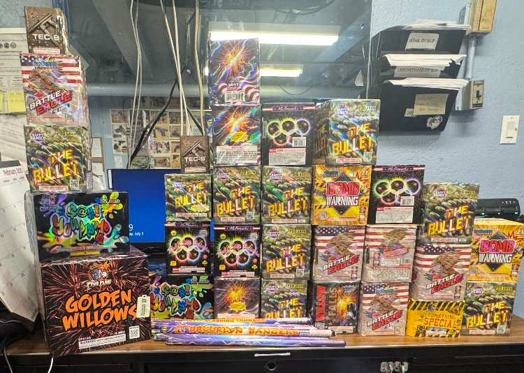 NYPD 66th Precinct Seizes Massive Illegal Fireworks Haul
boropark24.com/news/nypd-66th…
