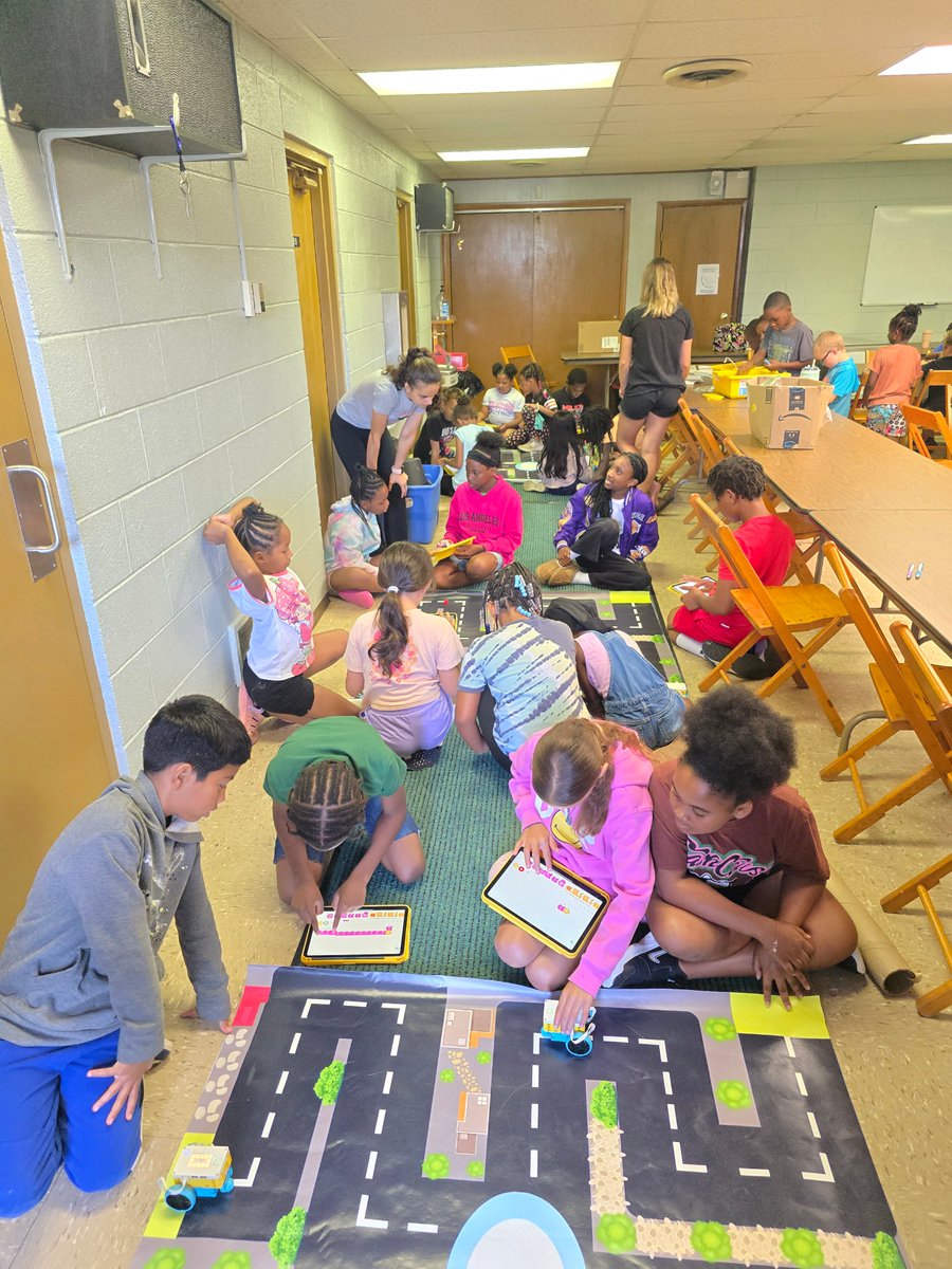 BotsIQSWPA's tweet image. We may have paused summer camp for the past two weeks, but #BotsIQ’s STEM Instructional Designer, Oula, has been hard at work with our community partners.
Thank you to @100BlackMen, @CADAprograms, and @EEUCC for welcoming us to share manufacturing careers with your students!