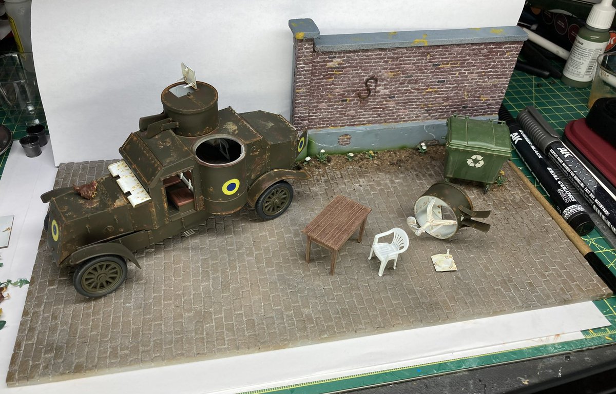 WIP but this bit of building dioramas takes me ages…today I decided to add another obviously contemporary prop to make sure the viewer understands that this is set in the ‘now’ and also deployed the first chicken…🤷‍♂️😊