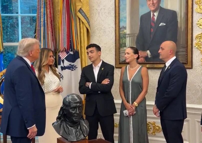 dannydanon's tweet image. How heartwarming to see President @realDonaldTrump meet with recently freed hostage Edan Alexander. We are deeply grateful to the Trump administration for its commitment to bring Edan home to his parents. We will not rest until they all come home! 🇺🇸🇮🇱