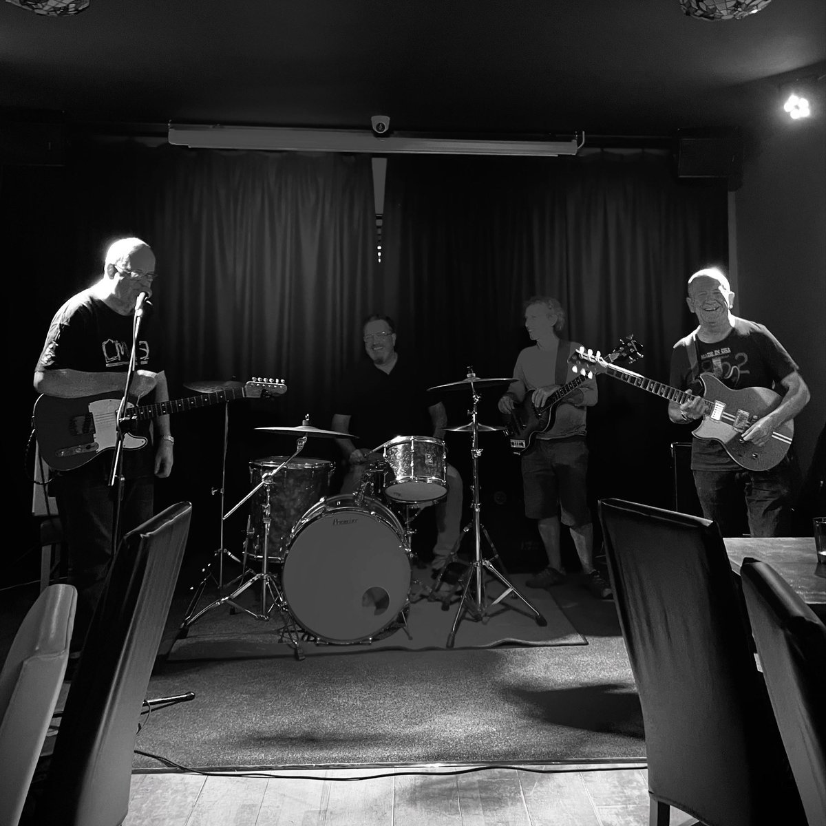 Shoutout to the Pokers and thank you for joining us this Thursday evening. 

See you next Thursday for The Bella Collins Trio! 😎🎶