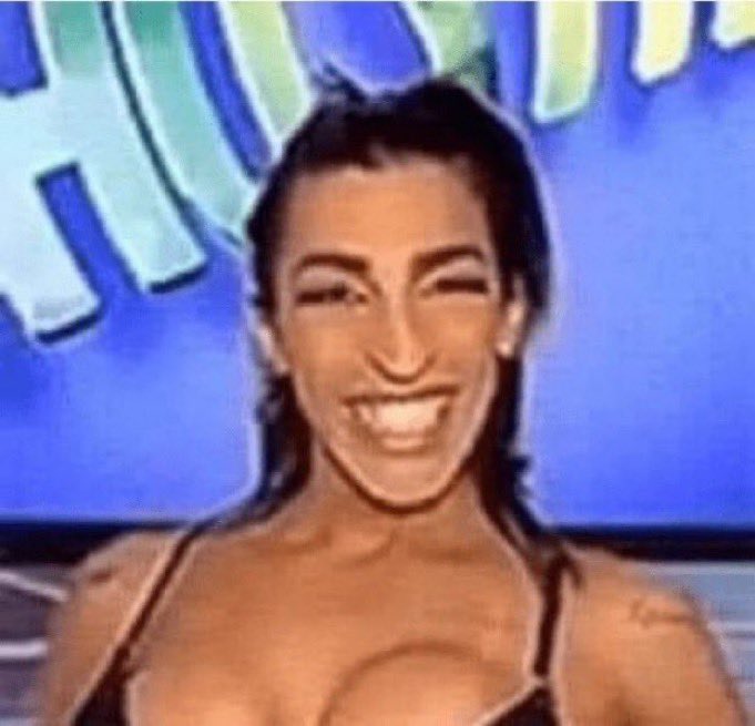 gaabgon's tweet photo. Amanhã ficando mais nova quero só as queridas mandando um pix de aniversário pra poder beber que só recebo segunda https://t.co/mtx94CRSLF
