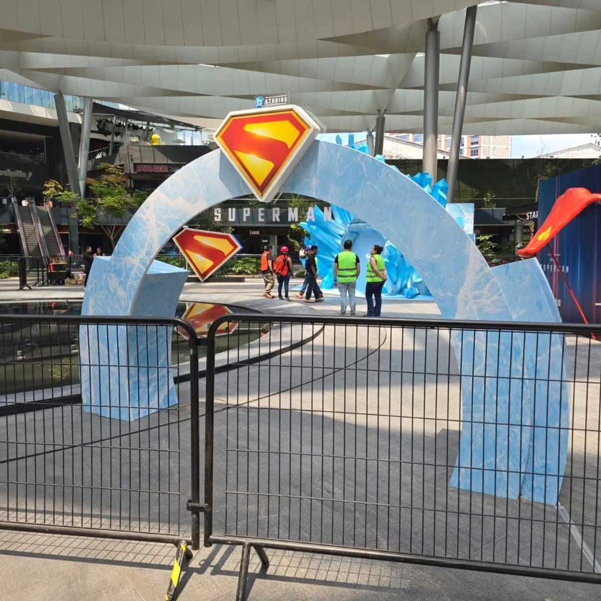 DCUPRIMETV's tweet photo. Construction is already underway for the July 7 'SUPERMAN' fan event at Toreo Parque Central in Mexico.

(📸: @ | jehanpixel) https://t.co/K8ecP8wLhZ