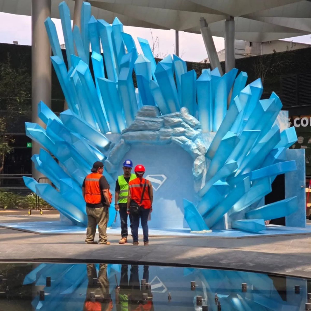 DCUPRIMETV's tweet photo. Construction is already underway for the July 7 'SUPERMAN' fan event at Toreo Parque Central in Mexico.

(📸: @ | jehanpixel) https://t.co/K8ecP8wLhZ