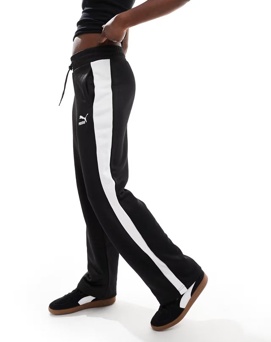 suertedenubes's tweet photo. Martin lleva la White Grip Shirt de EMEERREE y los pantalones de chándal Iconic T7 de Puma para la revista ACERO https://t.co/O0Nw3YRT0x