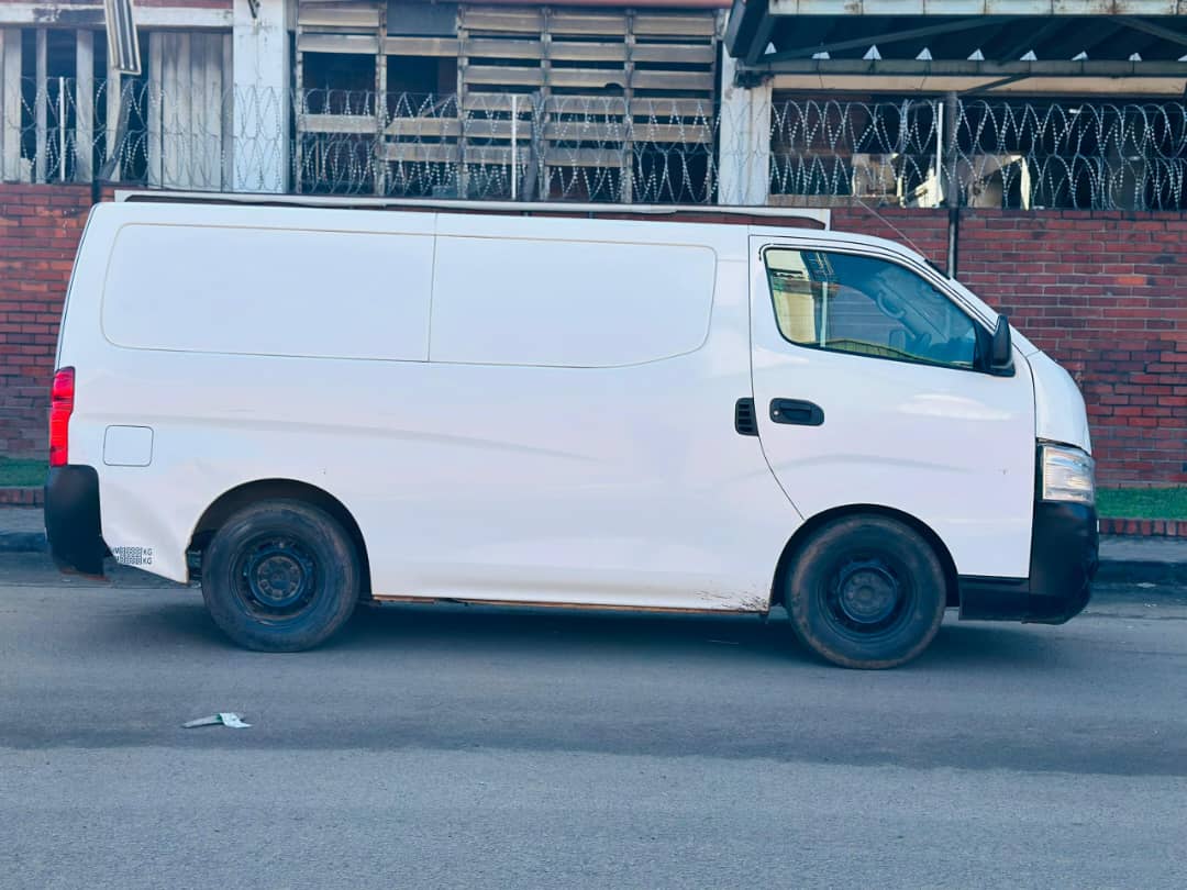 Hodha bhero hodha
Nv 350 petrol
2015 model
Clean
$7700usd

+263784984104