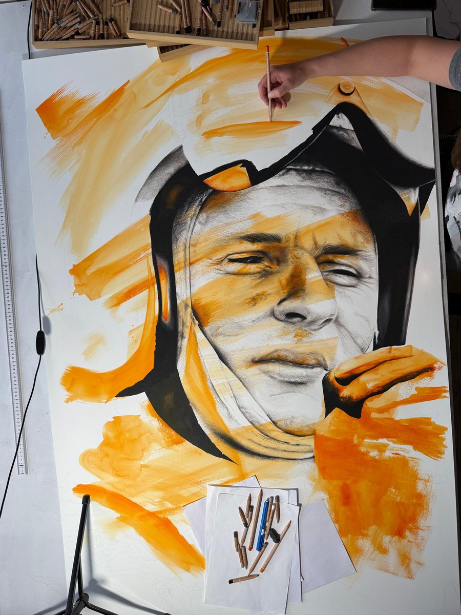 Ecapener's tweet image. McLaren update. After a drawing block and a slight existential crisis I took solace in colour and I'm LOVING how it's turning out. This is a mix of pencil and watercolour. So thank you for bearing with me while I've been quieter than usual. Turns out I just needed to make a mess.