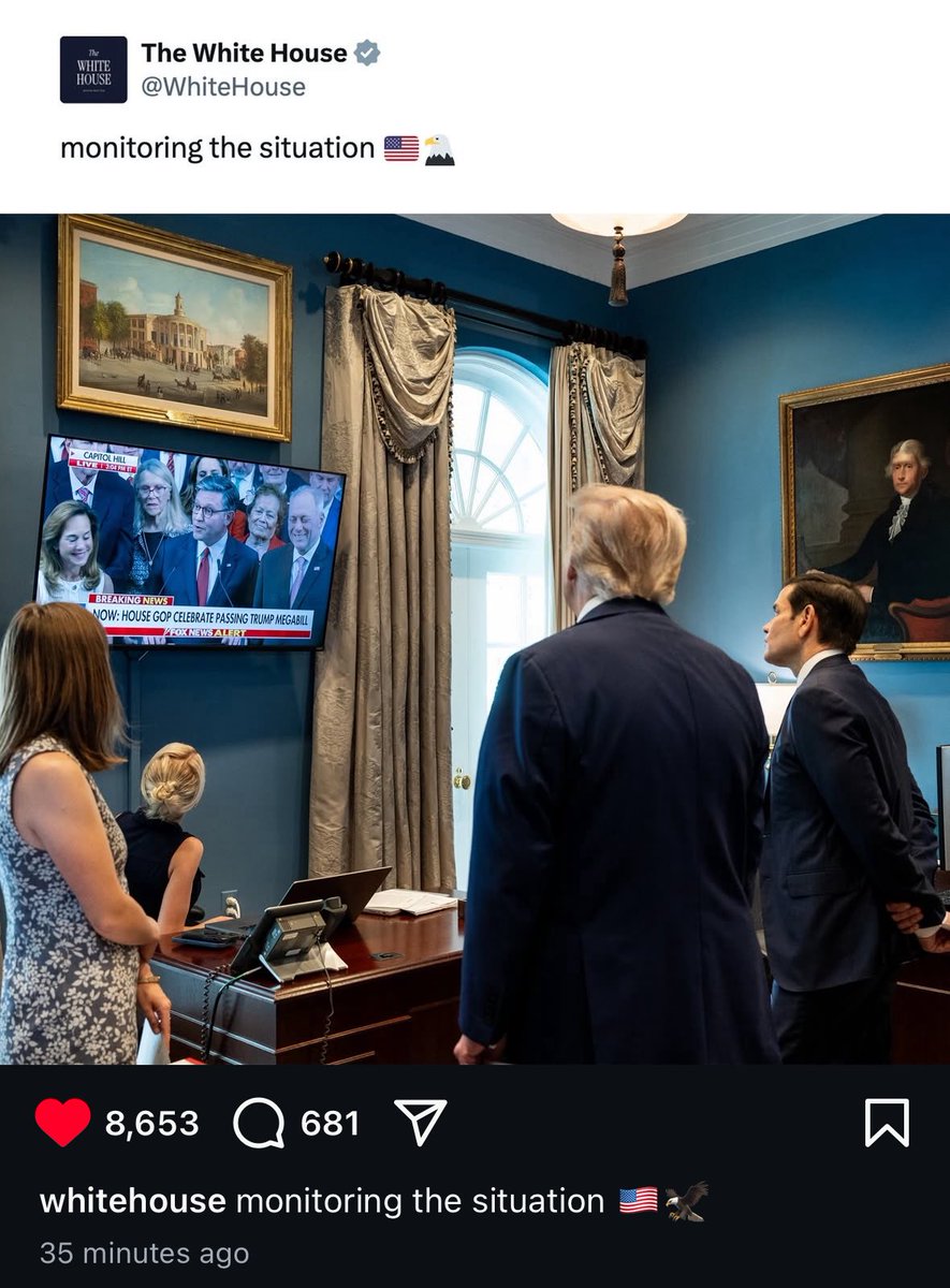 Situation monitoors

Crazy how tapped in the social media interns are