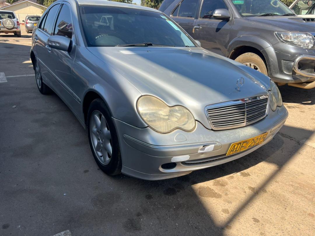 Jaguar X-type
Automatic 
Petrol engine 
Zinara update 
Quicksale 
$3500 usd cash
Call- +263784984104 Harare