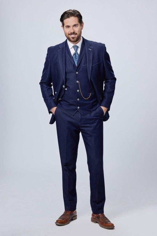 DCashiola3209's tweet photo. #ThankfulThursday 
#LucasBouchard 
#ChrisMcNally
Our leading man forever and always!💙
@hallmarkchannel 
@erinkrakow 
@HallmarkPlus https://t.co/3LG5tG0MGB