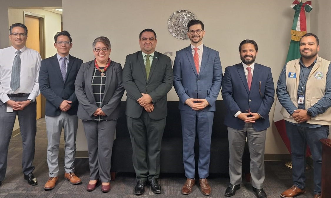Cons Guate Tucson (@consguatetucson) on Twitter photo El <a href="/ConsGuateTucson/">Cons Guate Tucson</a> se reunió con <a href="/ConsulMexTuc/">Consulmex Tucson</a> y <a href="/ConsulMexNog/">ConsulMexNog</a> para coordinar acciones de protección consular conjunta, compartir buenas prácticas y fortalecer la cooperación en favor de nuestros connacionales migrantes. #GuatemalaCercaDeTi 🇬🇹 El <a href="/ConsGuateTucson/">Cons Guate Tucson</a> se reunió con <a href="/ConsulMexTuc/">Consulmex Tucson</a> y <a href="/ConsulMexNog/">ConsulMexNog</a> para coordinar acciones de protección consular conjunta, compartir buenas prácticas y fortalecer la cooperación en favor de nuestros connacionales migrantes. #GuatemalaCercaDeTi 🇬🇹