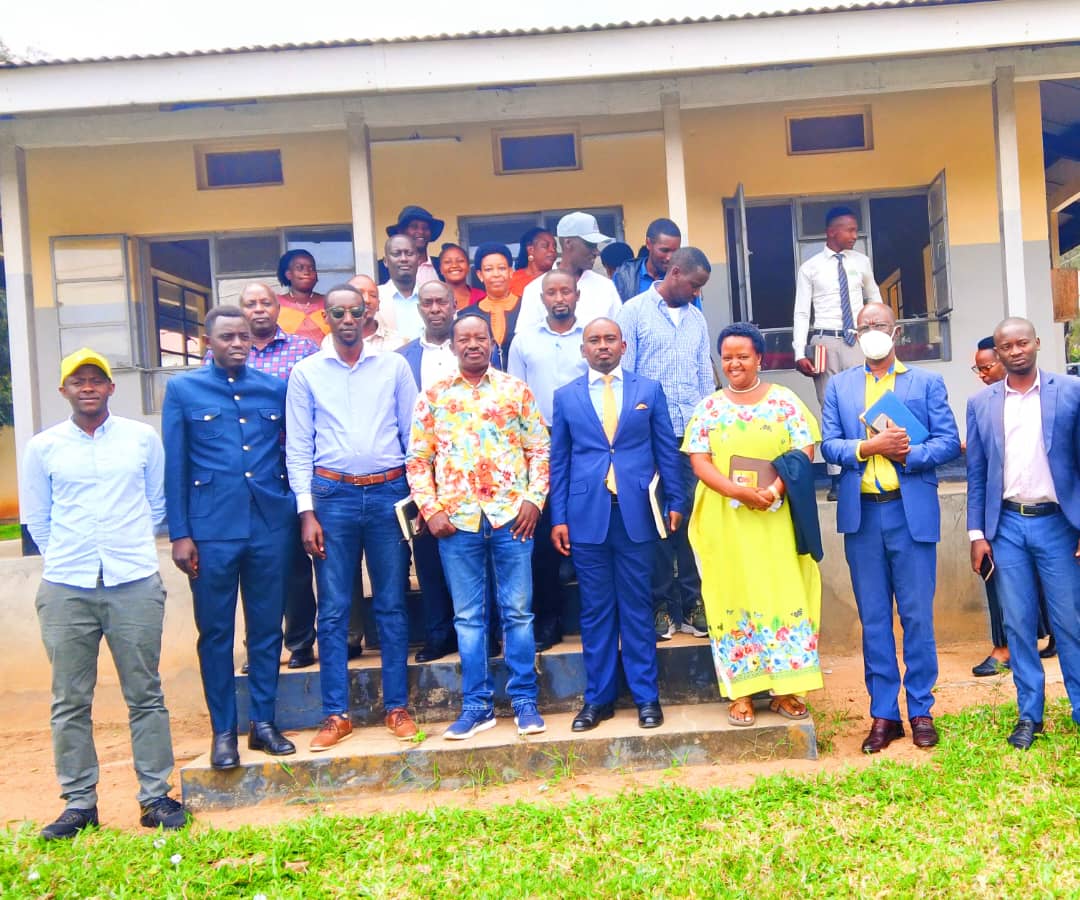 Musa Rwamigoye (@rwamigoyem) on Twitter photo Fresh news.
Today, NRM DEC of Kiruhura District and District Security Team held a meeting with all MP aspirants & their agents on different positions to discuss matters surrounding the coming elections.
Resolutions of the meeting to be publicly published soon. <a href="/KagutaMuseveni/">Yoweri K Museveni</a> Fresh news.
Today, NRM DEC of Kiruhura District and District Security Team held a meeting with all MP aspirants & their agents on different positions to discuss matters surrounding the coming elections.
Resolutions of the meeting to be publicly published soon. <a href="/KagutaMuseveni/">Yoweri K Museveni</a>