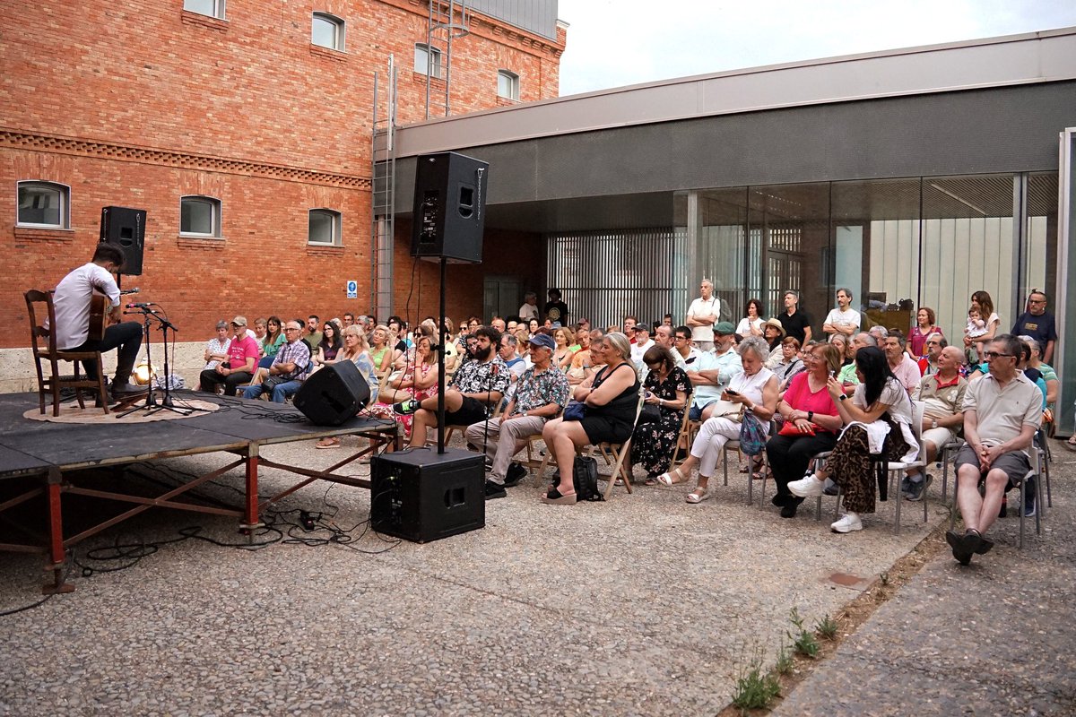 Palencia Cultura (@palenciacultura) on Twitter photo 🌞🌻La guitarra clásica ha llenado el patio de la <a href="/LecracPalencia/">LECRAC PALENCIA</a> con el concierto de Pablo Castro que ha traído la música tradicional a una nueva jornada de los #SietePecadosMusicales. 🌞🌻La guitarra clásica ha llenado el patio de la <a href="/LecracPalencia/">LECRAC PALENCIA</a> con el concierto de Pablo Castro que ha traído la música tradicional a una nueva jornada de los #SietePecadosMusicales.