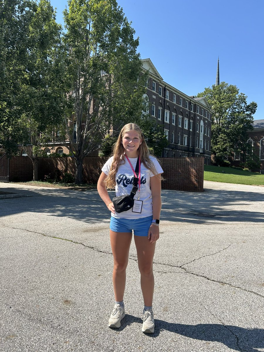 AbbeyWidener521's tweet photo. My dad and I had an amazing visit to Sweet Briar College today. The campus was absolutely beautiful, and I was blessed to receive an offer from Coach Hensley. Big thank you to the coaches for the invitation! @VixenSoftball https://t.co/c9g23fbeud