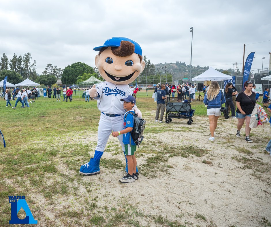 WaterForLA's tweet image. Check out LA’s favorite baseball club having a ball, featuring fun activities for families and kids of all ages. #WaterforLA #DodgersFoundation