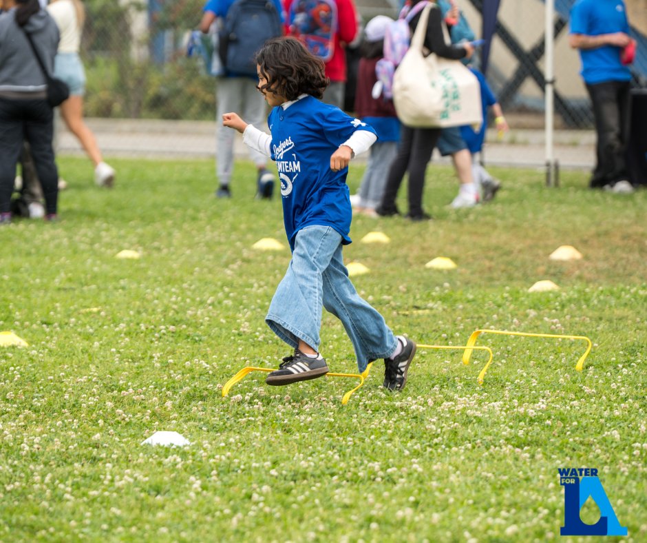 WaterForLA's tweet image. Check out LA’s favorite baseball club having a ball, featuring fun activities for families and kids of all ages. #WaterforLA #DodgersFoundation