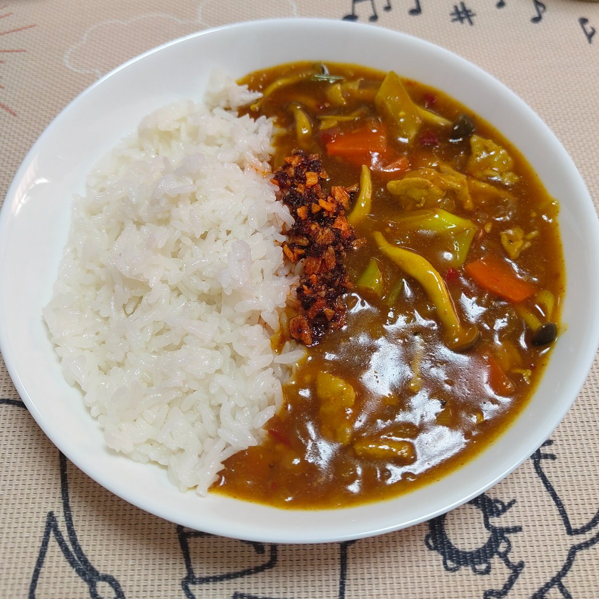 朝カレー‼️🍛
今日は大好きなネギ豚キノコカレー😸
1000いいねパワーで金曜も元気に行きますよ～💪🐶