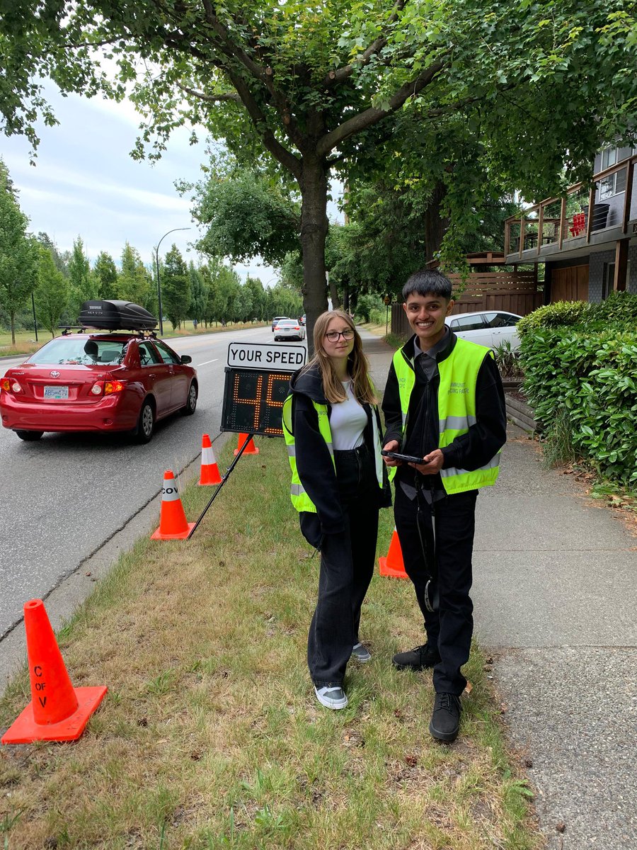 CollingwoodcpcC's tweet photo. @CollingwoodCPC 
1st #Patrol for Wednesday July 2nd,
our 2 new #volunteers
&amp; VC TJ set up @icbc 
Speed Watch on a busy
street, reminding drivers that there is
#NoNeedToSpeed.

Our #Team spent 2hr checking the speed of small &amp; large vehicles.
#KeepingItSafe for our
#Community. https://t.co/kFlXleiOrR